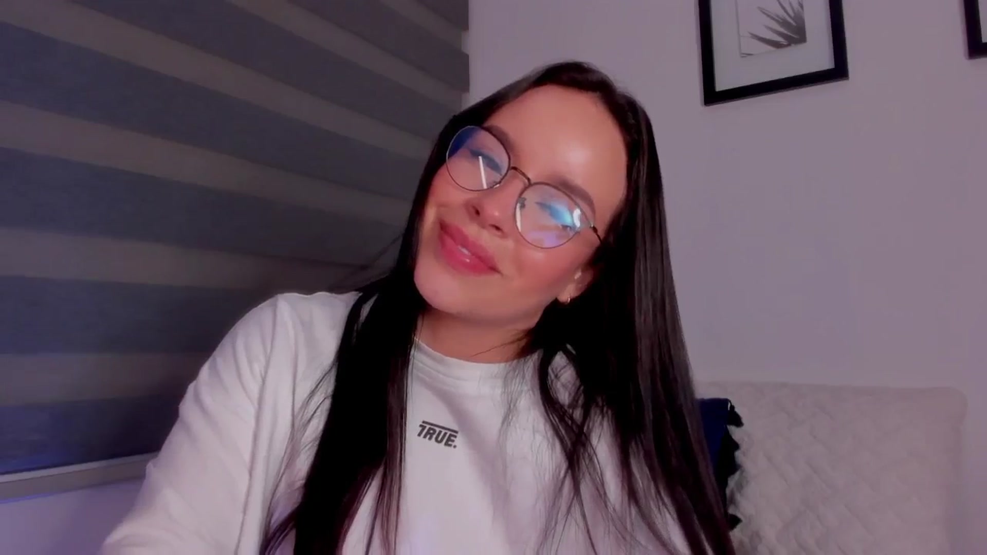 Gallery image thumbnail from Sexxygirl18x's myfreecams stream on, 07/07/2024, 03:32 image 15 of 20