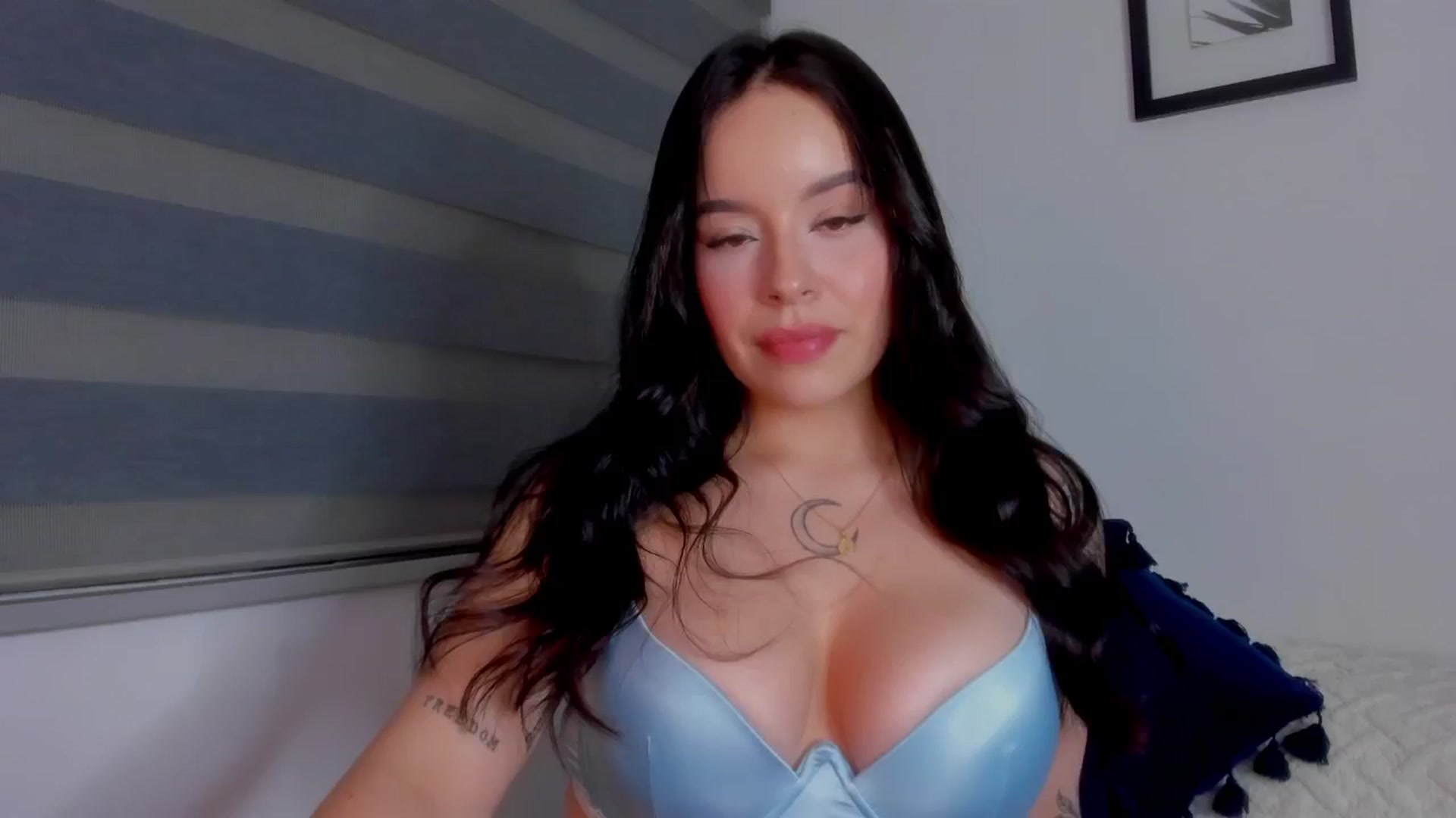 Gallery image thumbnail from Sexxygirl18x's myfreecams stream on, 07/18/2024, 01:16 image 8 of 20
