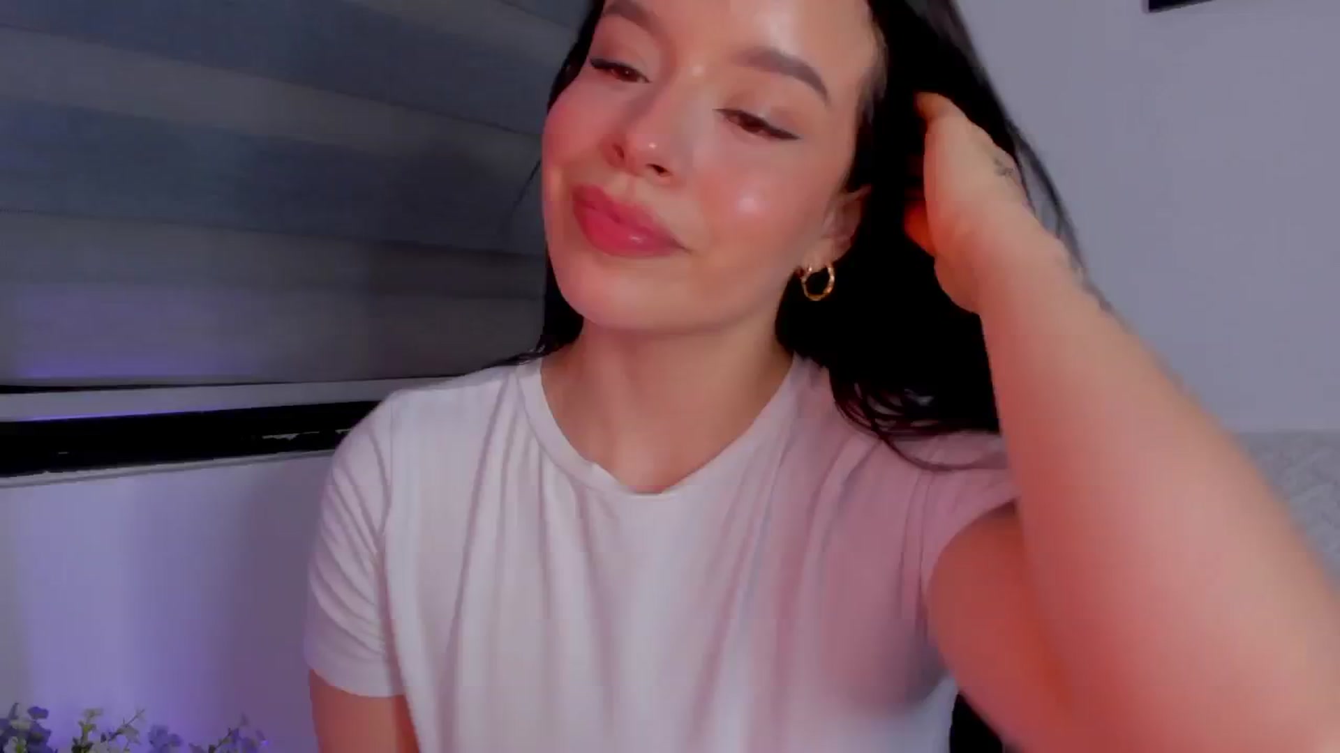 Gallery image thumbnail from Sexxygirl18x's myfreecams stream on, 07/26/2024, 04:28 image 10 of 20