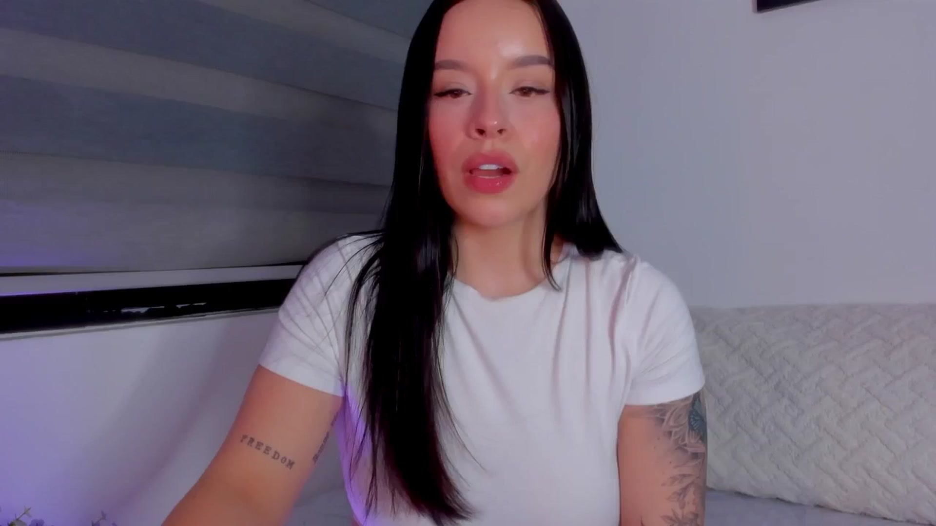 Gallery image thumbnail from Sexxygirl18x's myfreecams stream on, 07/26/2024, 04:28 image 16 of 20