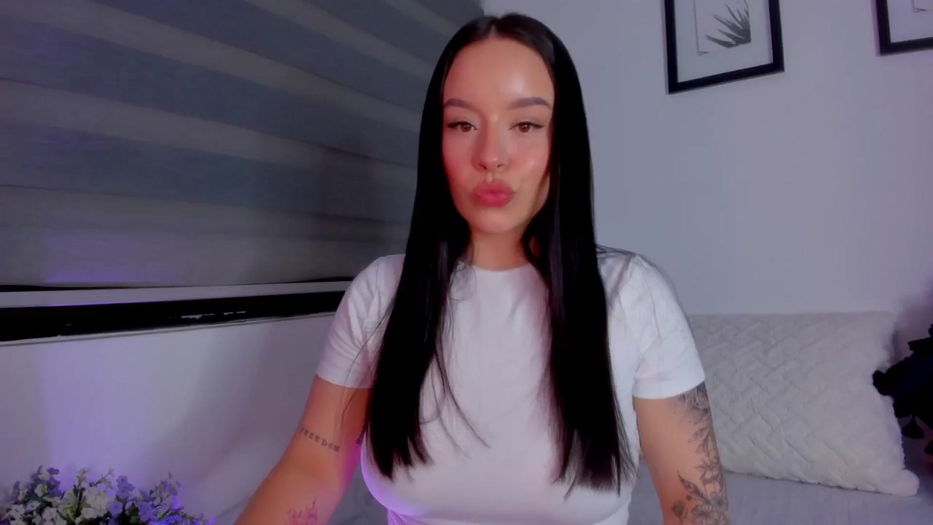 Gallery image thumbnail from Sexxygirl18x's myfreecams stream on, 07/26/2024, 04:28 image 2 of 20