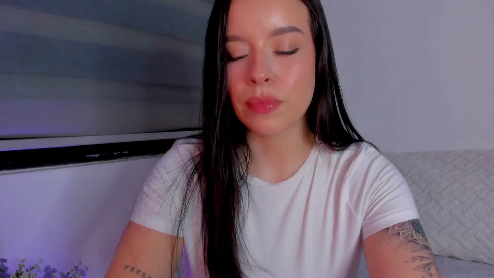 Gallery image thumbnail from Sexxygirl18x's myfreecams stream on, 07/26/2024, 04:28 image 8 of 20