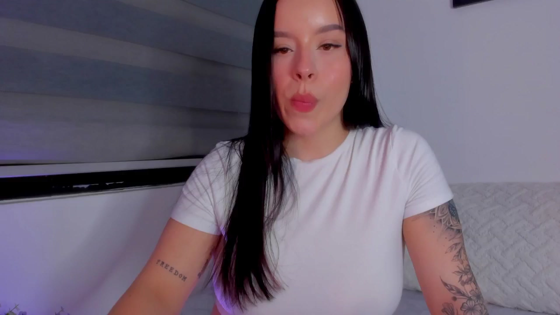 Gallery image thumbnail from Sexxygirl18x's myfreecams stream on, 07/26/2024, 04:28 image 15 of 20