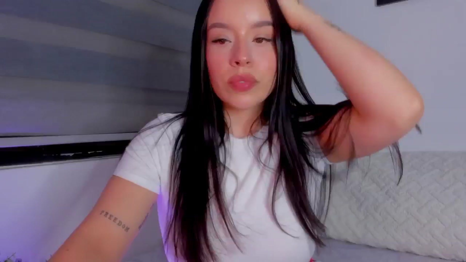 Gallery image thumbnail from Sexxygirl18x's myfreecams stream on, 07/26/2024, 04:28 image 17 of 20