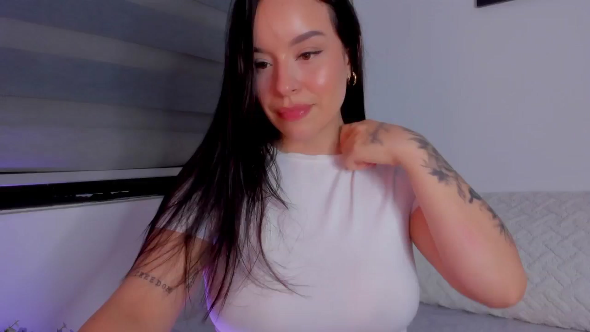 Gallery image thumbnail from Sexxygirl18x's myfreecams stream on, 07/26/2024, 04:28 image 18 of 20