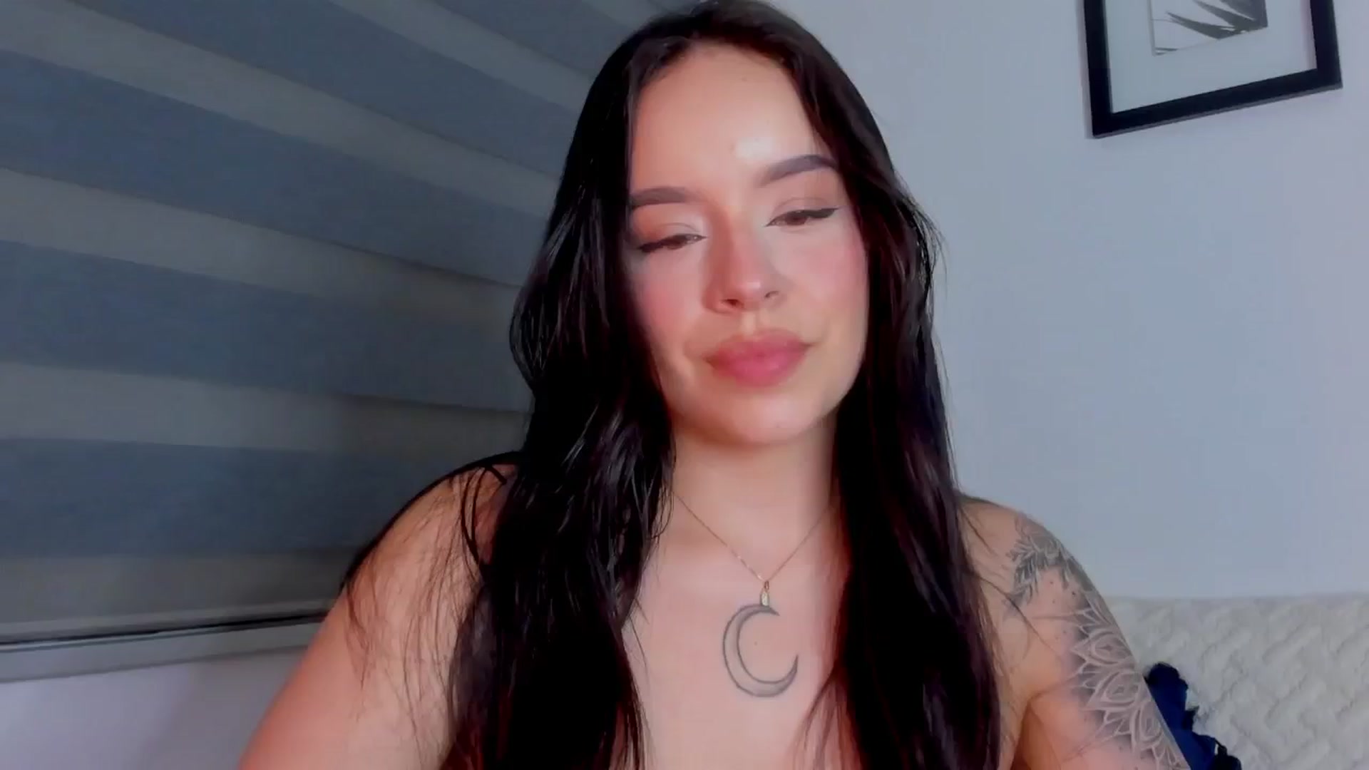 Gallery image thumbnail from Sexxygirl18x's myfreecams stream on, 07/28/2024, 24:05 image 19 of 20