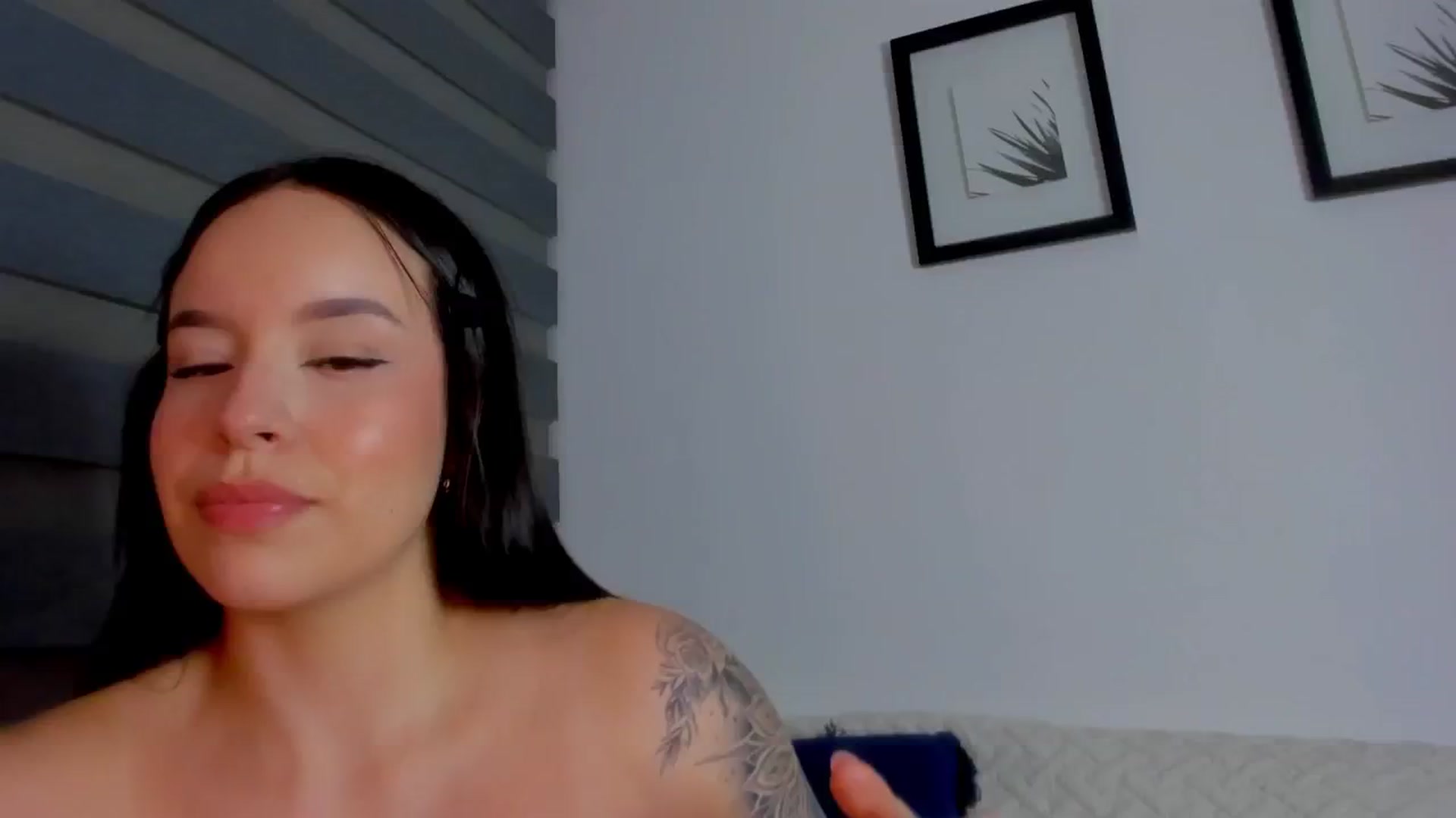 Gallery image thumbnail from Sexxygirl18x's myfreecams stream on, 08/04/2024, 02:08 image 10 of 20