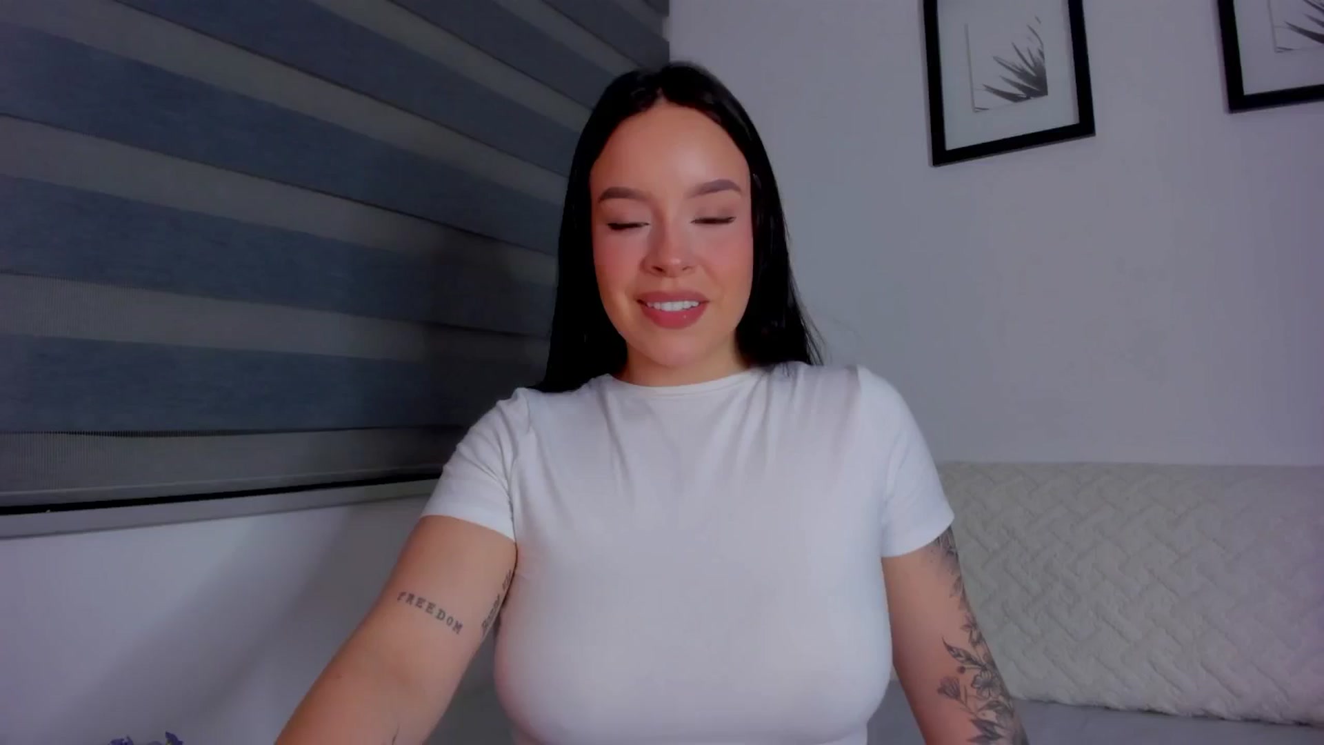 Gallery image thumbnail from Sexxygirl18x's myfreecams stream on, 08/08/2024, 24:02 image 10 of 20