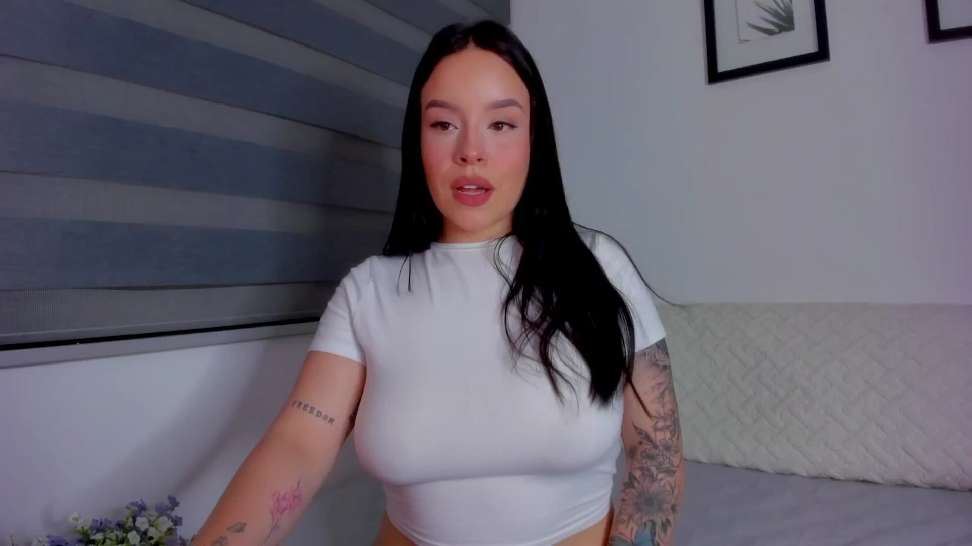 Gallery image thumbnail from Sexxygirl18x's myfreecams stream on, 08/08/2024, 24:02 image 14 of 20