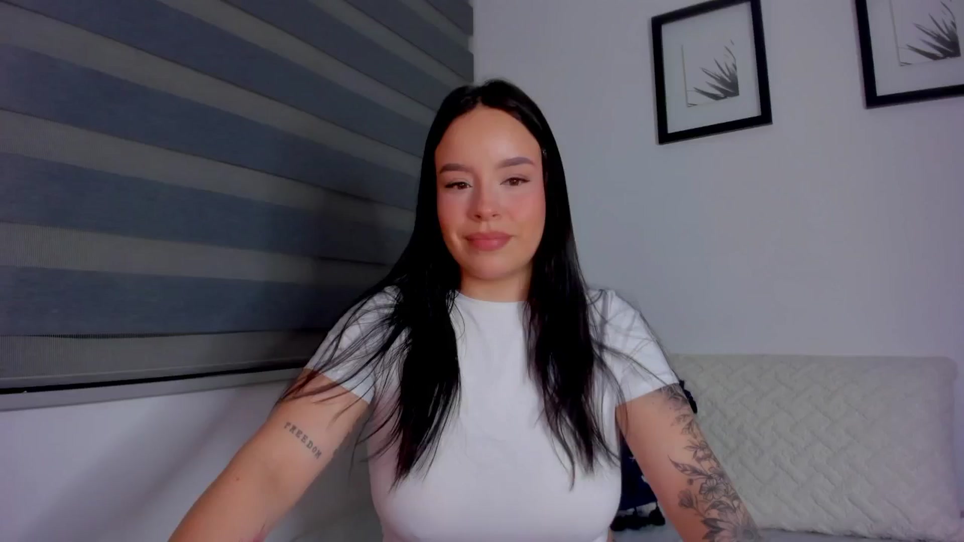 Gallery image thumbnail from Sexxygirl18x's myfreecams stream on, 08/08/2024, 24:02 image 1 of 20
