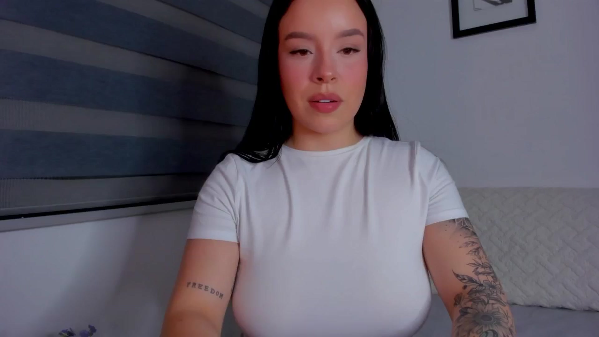 Gallery image thumbnail from Sexxygirl18x's myfreecams stream on, 08/08/2024, 24:44 image 8 of 20