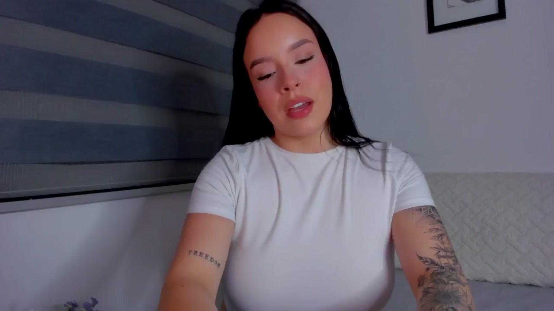 Gallery image thumbnail from Sexxygirl18x's myfreecams stream on, 08/08/2024, 24:44 image 12 of 20