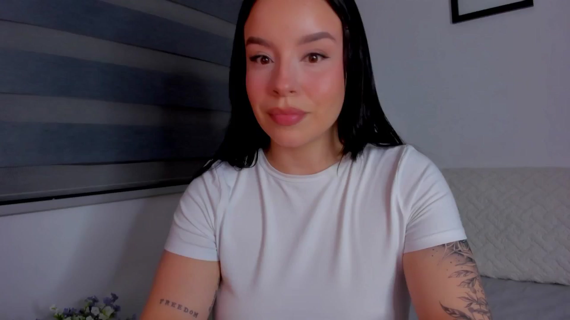 Gallery image thumbnail from Sexxygirl18x's myfreecams stream on, 08/08/2024, 24:44 image 1 of 20