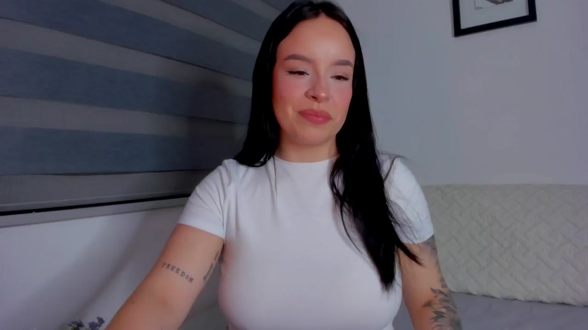 Gallery image thumbnail from Sexxygirl18x's myfreecams stream on, 08/08/2024, 24:44 image 14 of 20