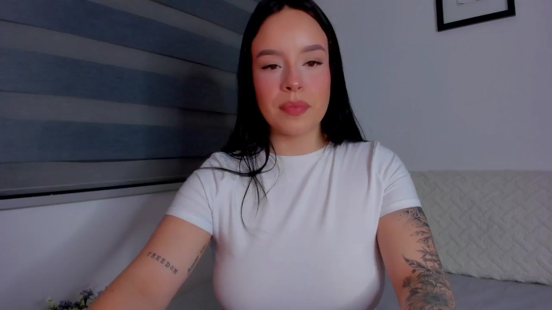 Gallery image thumbnail from Sexxygirl18x's myfreecams stream on, 08/08/2024, 24:44 image 7 of 20