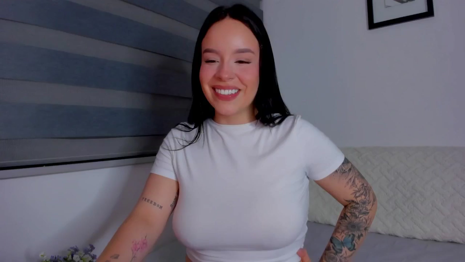 Gallery image thumbnail from Sexxygirl18x's myfreecams stream on, 08/08/2024, 24:44 image 3 of 20