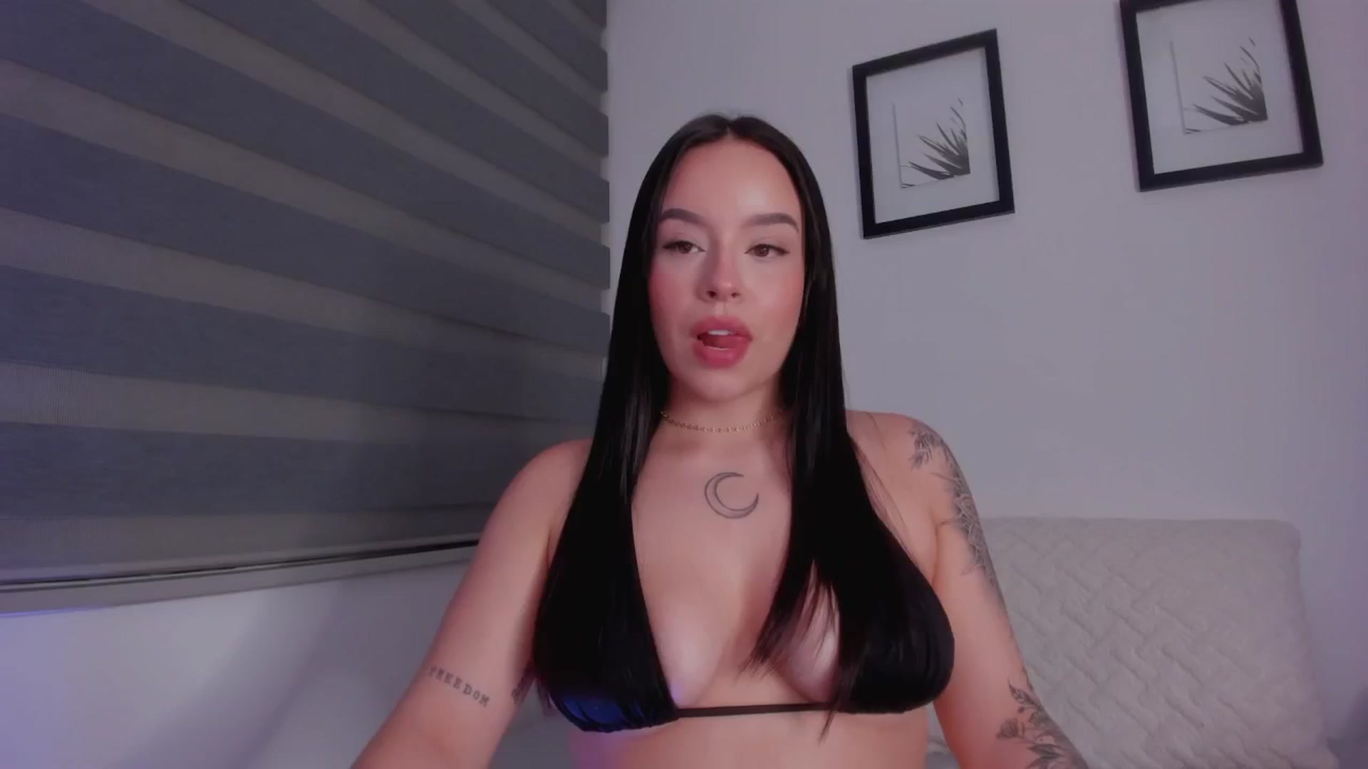 Gallery image thumbnail from Sexxygirl18x's myfreecams stream on, 08/12/2024, 24:36 image 10 of 20