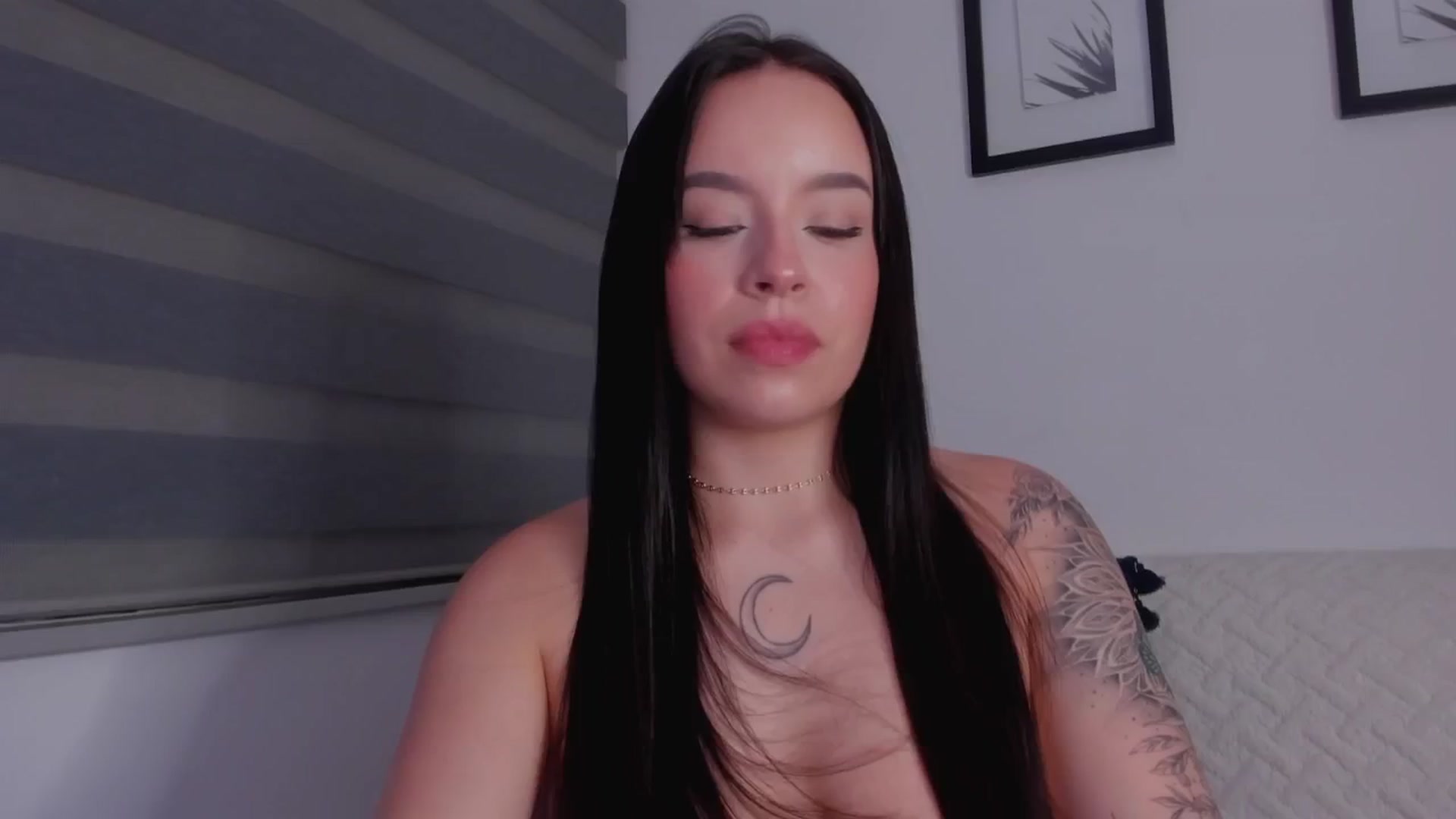 Gallery image thumbnail from Sexxygirl18x's myfreecams stream on, 08/12/2024, 02:05 image 16 of 20