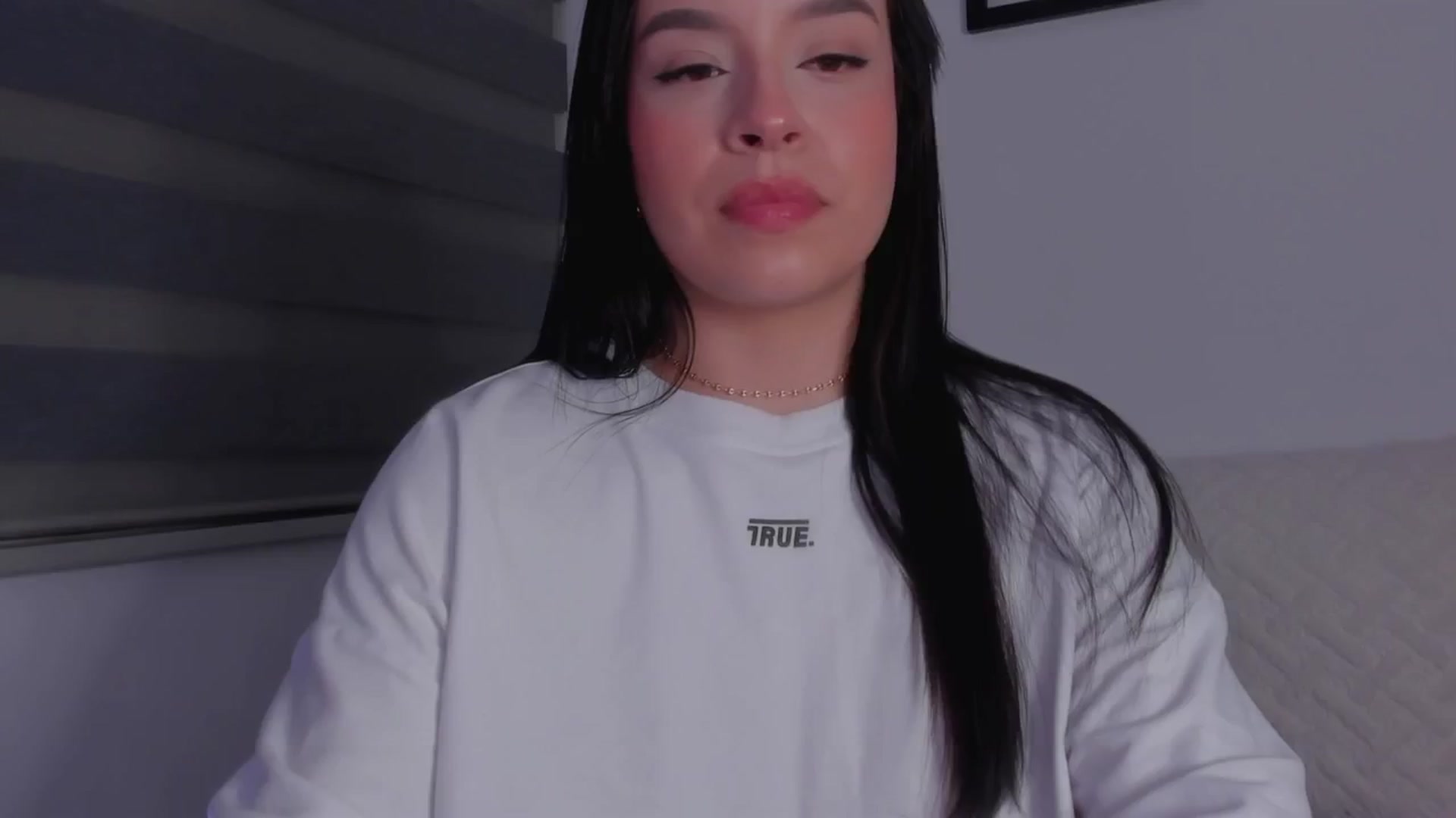Gallery image thumbnail from Sexxygirl18x's myfreecams stream on, 08/12/2024, 03:20 image 18 of 20