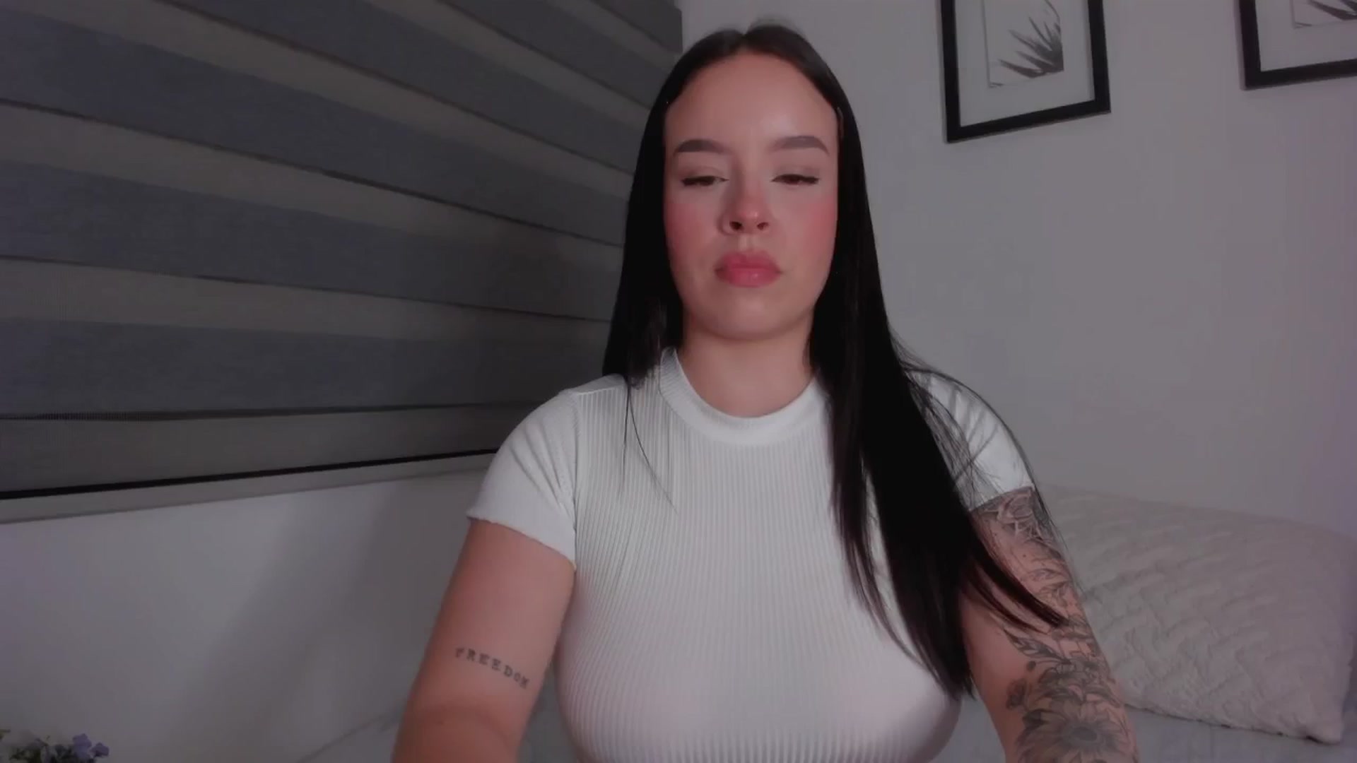 Gallery image thumbnail from Sexxygirl18x's myfreecams stream on, 08/16/2024, 24:54 image 5 of 20