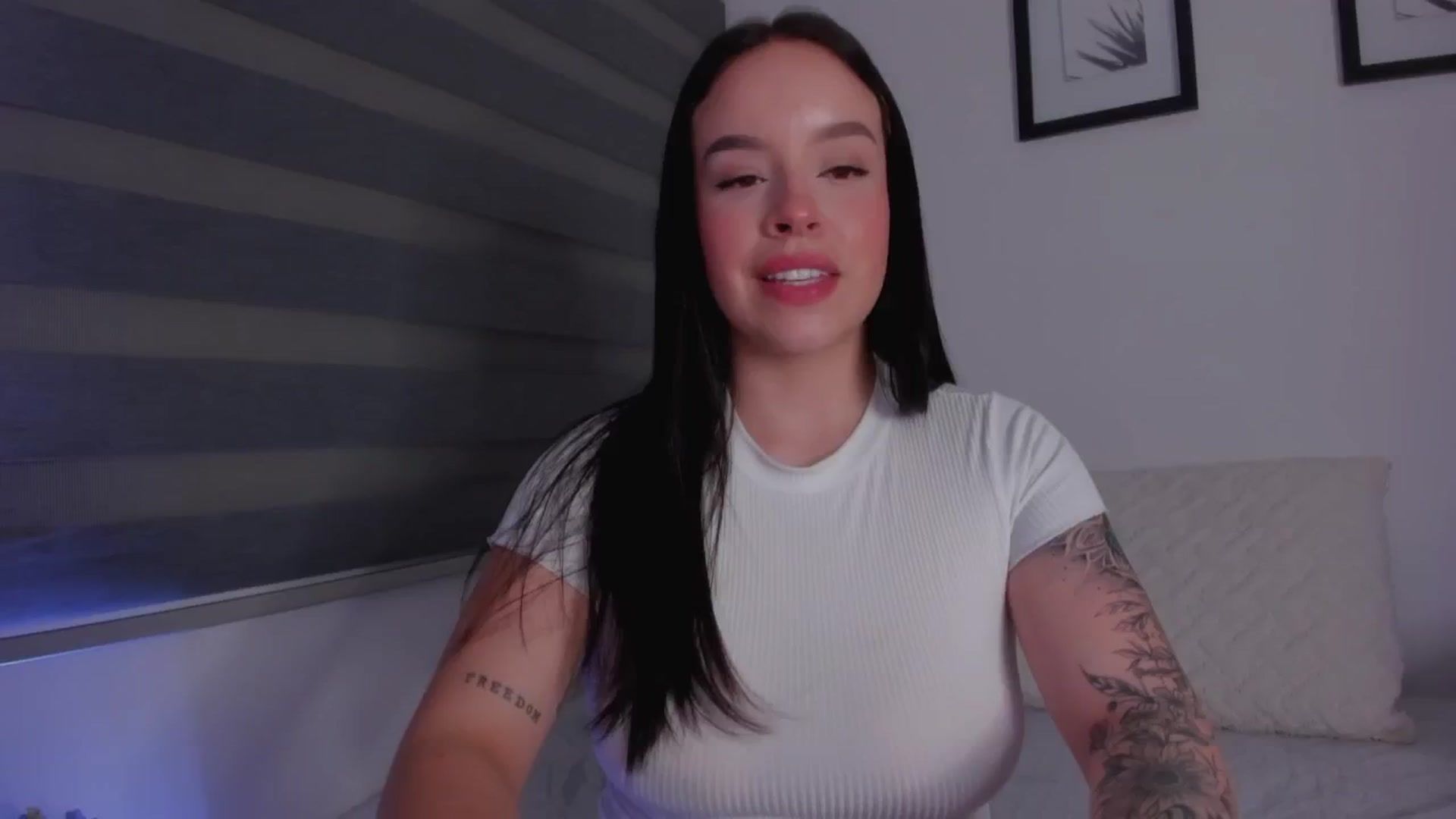 Gallery image thumbnail from Sexxygirl18x's myfreecams stream on, 08/16/2024, 01:46 image 8 of 20