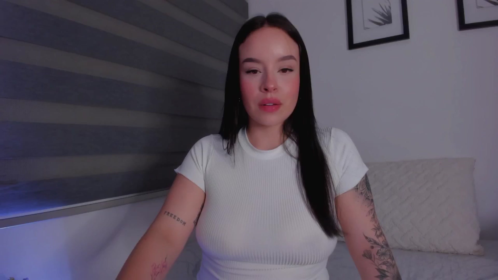 Gallery image thumbnail from Sexxygirl18x's myfreecams stream on, 08/16/2024, 01:46 image 15 of 20