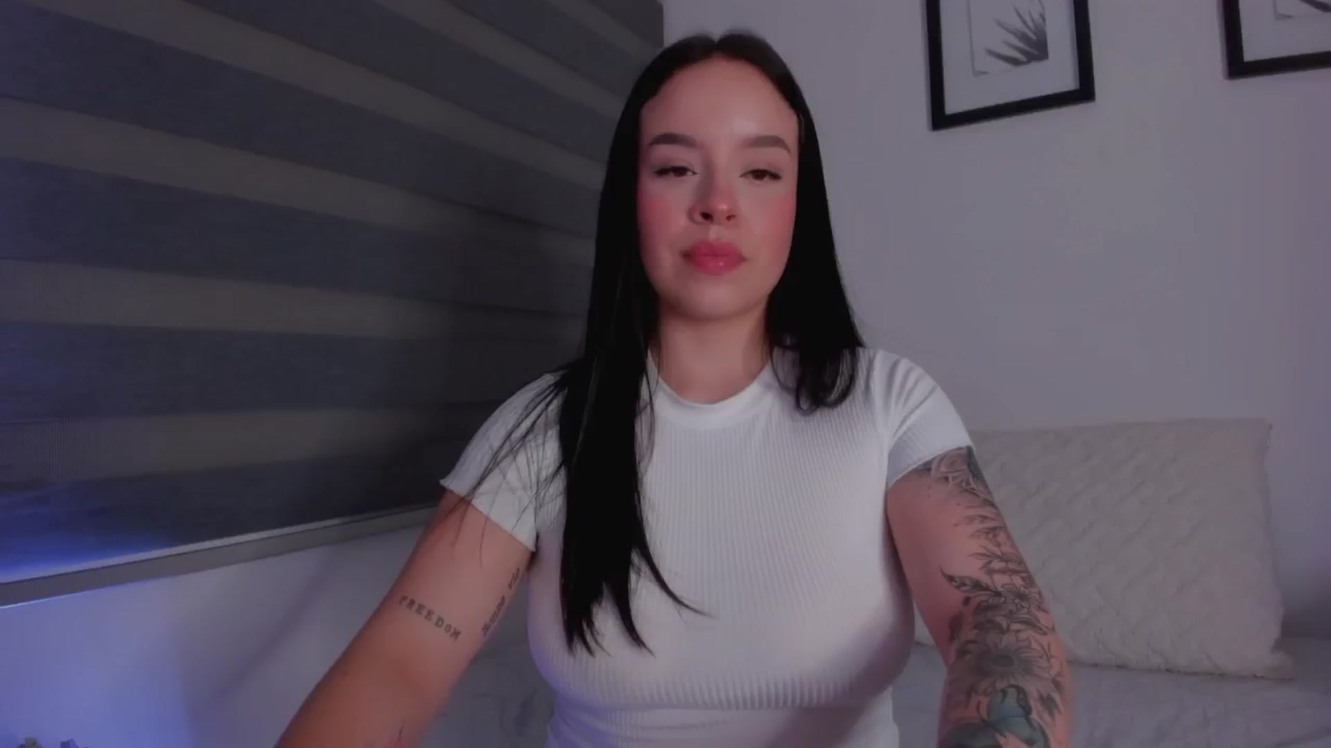 Gallery image thumbnail from Sexxygirl18x's myfreecams stream on, 08/16/2024, 01:46 image 9 of 20