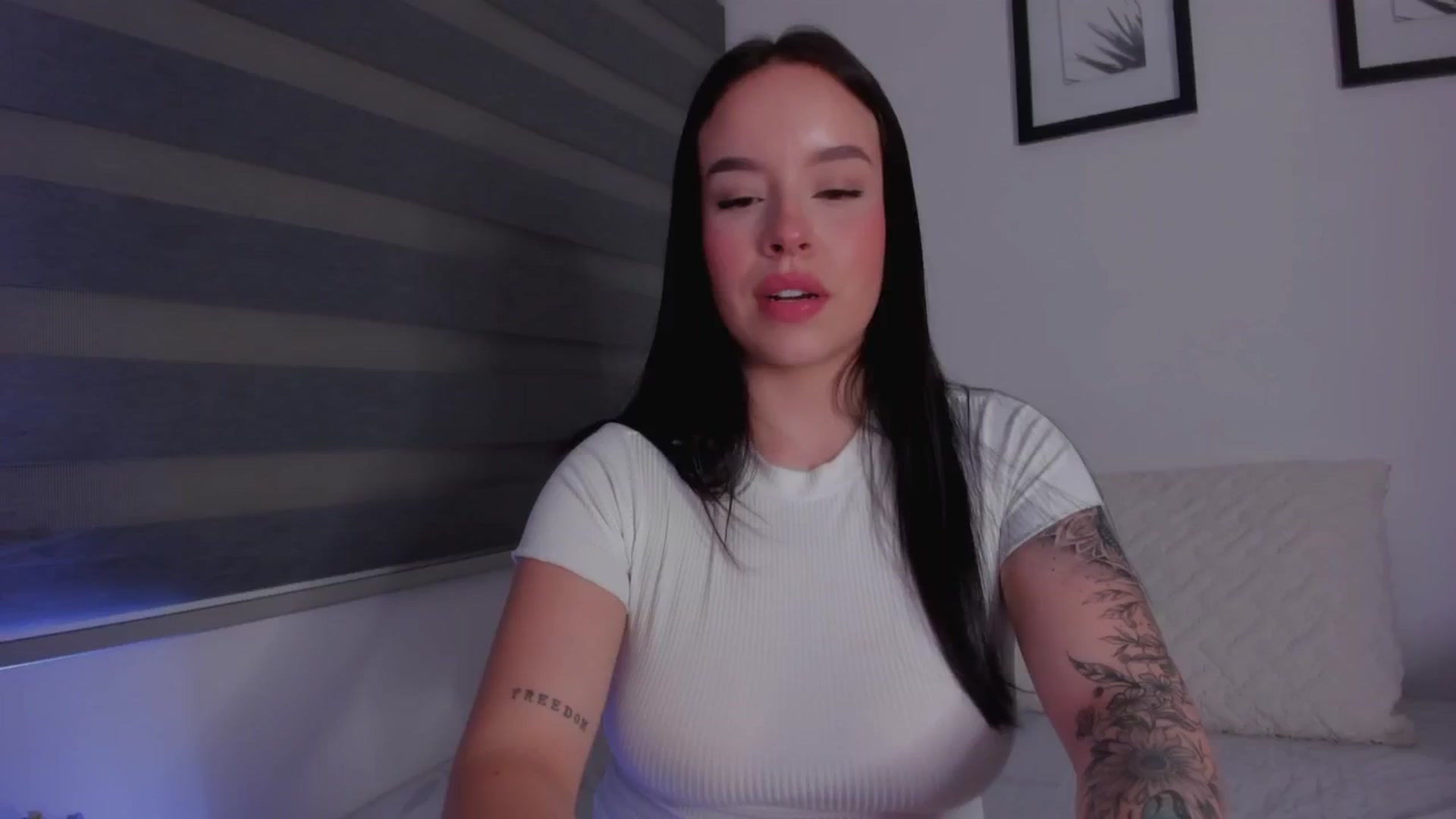 Gallery image thumbnail from Sexxygirl18x's myfreecams stream on, 08/16/2024, 01:46 image 20 of 20