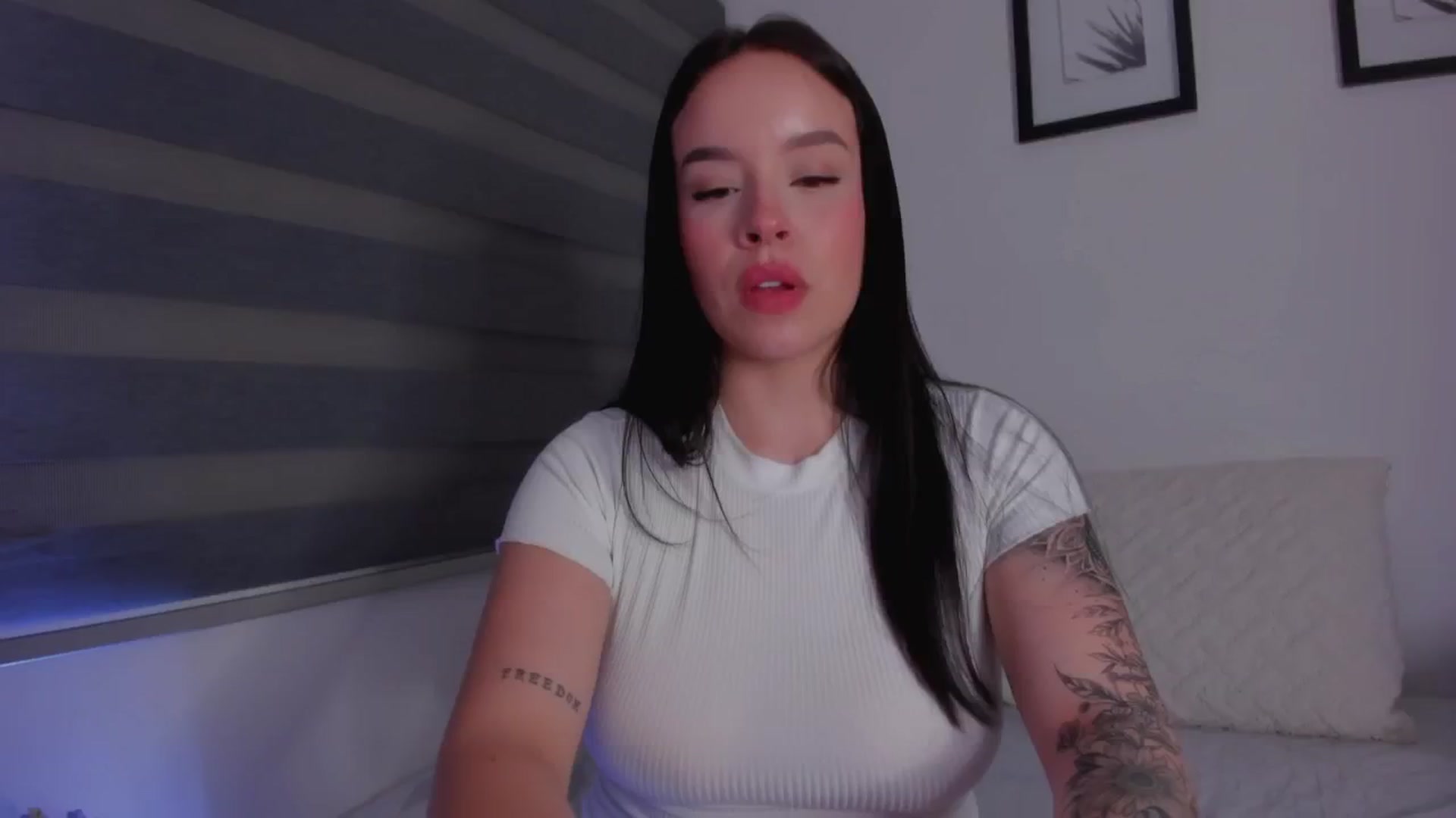 Gallery image thumbnail from Sexxygirl18x's myfreecams stream on, 08/16/2024, 01:46 image 19 of 20