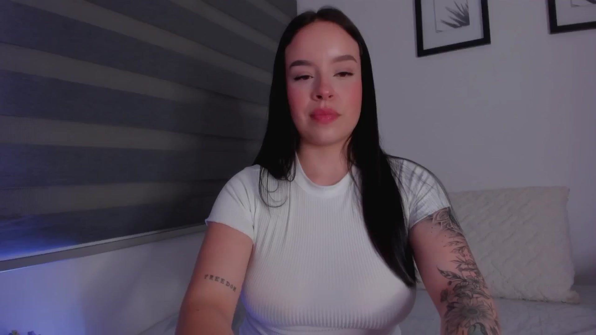 Gallery image thumbnail from Sexxygirl18x's myfreecams stream on, 08/16/2024, 01:46 image 18 of 20
