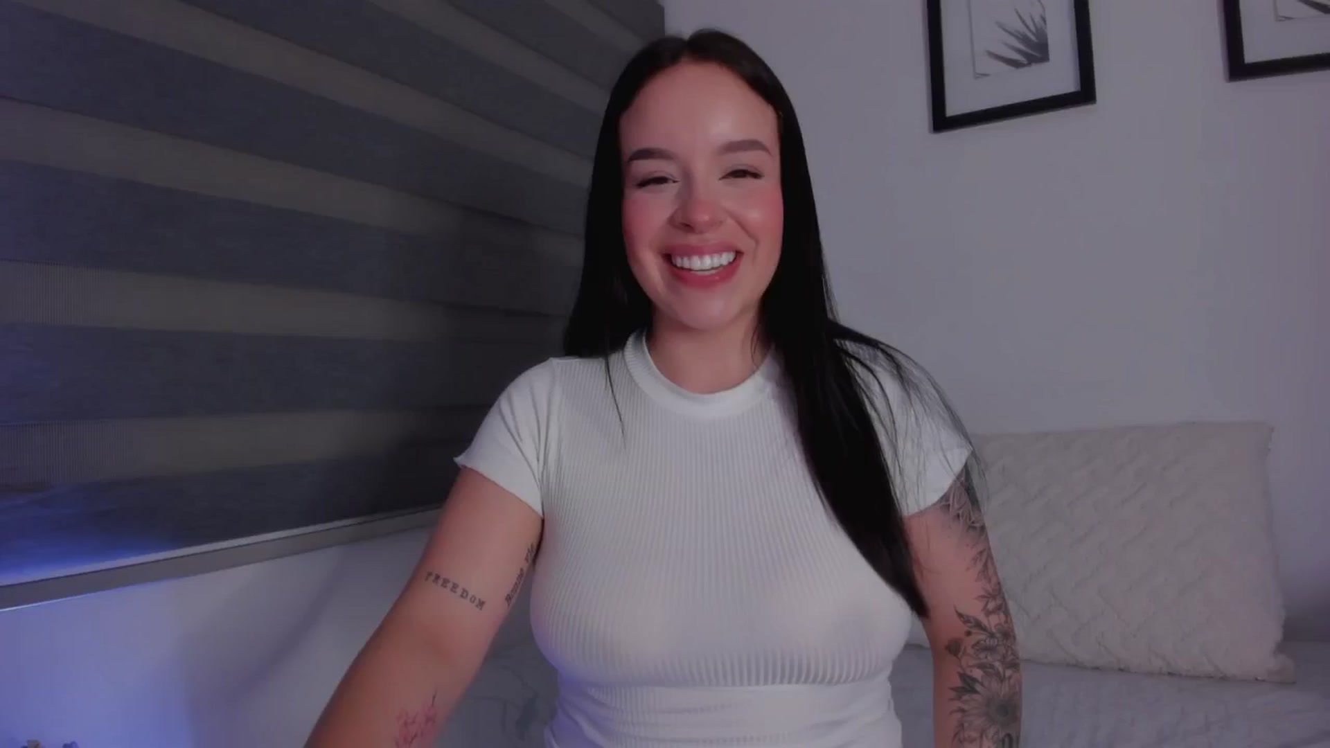 Gallery image thumbnail from Sexxygirl18x's myfreecams stream on, 08/16/2024, 01:46 image 1 of 20