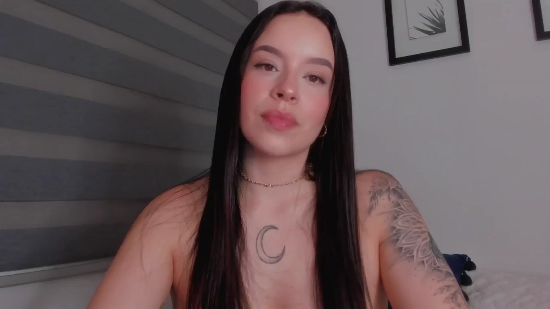 Gallery image thumbnail from Sexxygirl18x's myfreecams stream on, 08/19/2024, 24:30 image 19 of 20