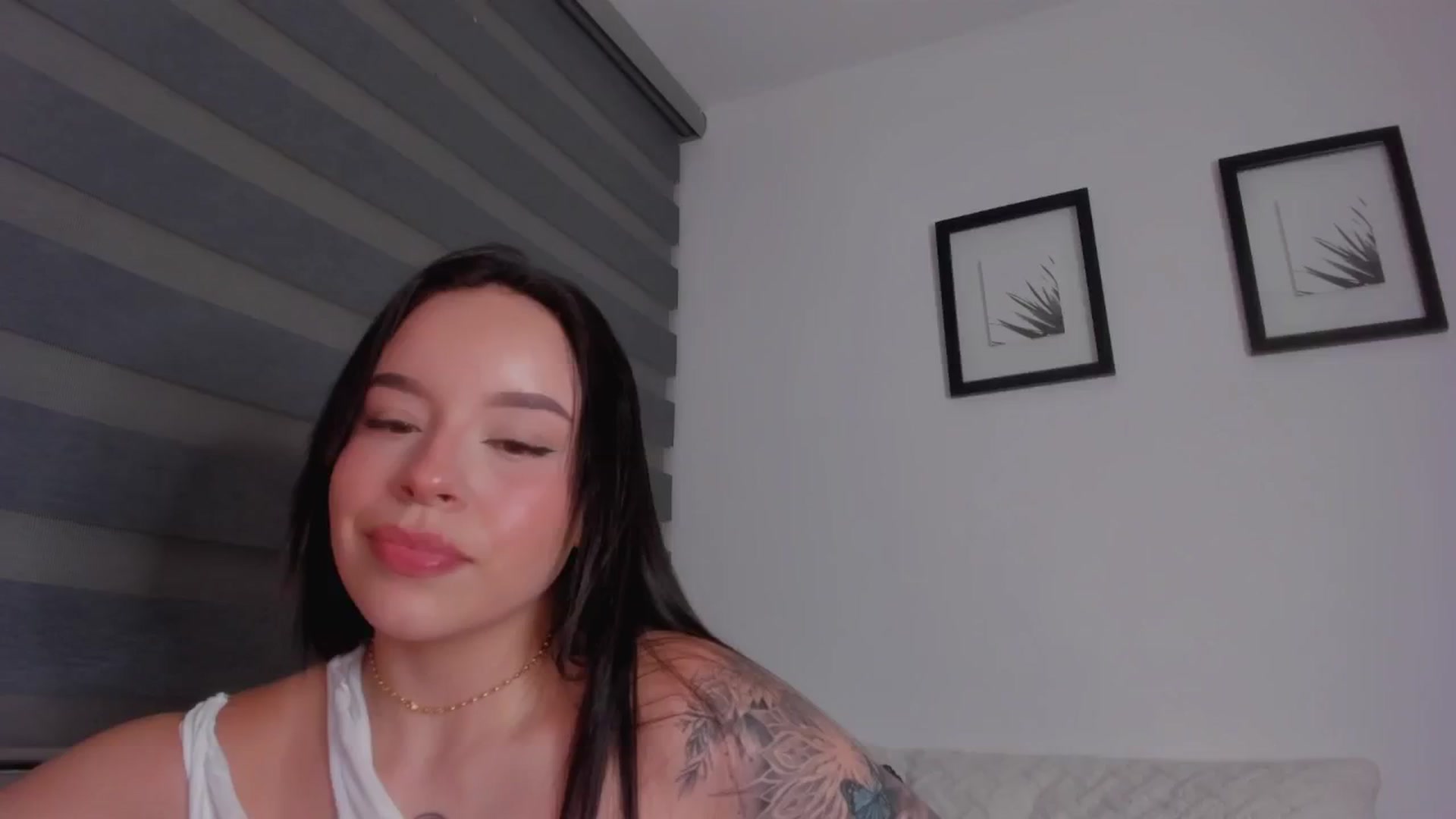 Gallery image thumbnail from Sexxygirl18x's myfreecams stream on, 08/21/2024, 03:35 image 13 of 20