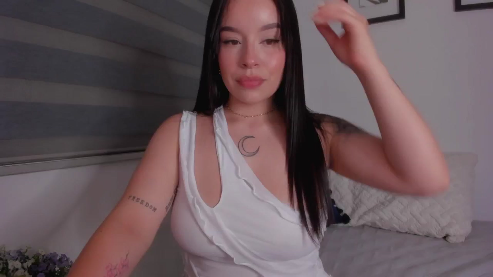 Gallery image thumbnail from Sexxygirl18x's myfreecams stream on, 08/21/2024, 03:59 image 12 of 20