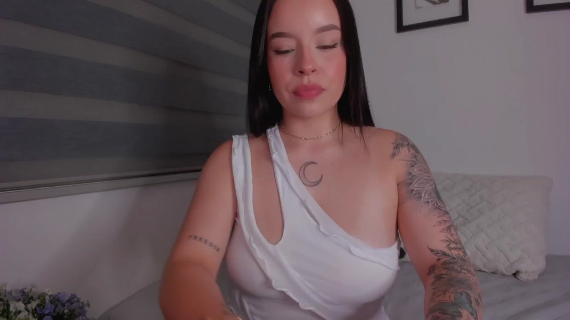 Gallery image thumbnail from Sexxygirl18x's myfreecams stream on, 08/21/2024, 03:59 image 1 of 20