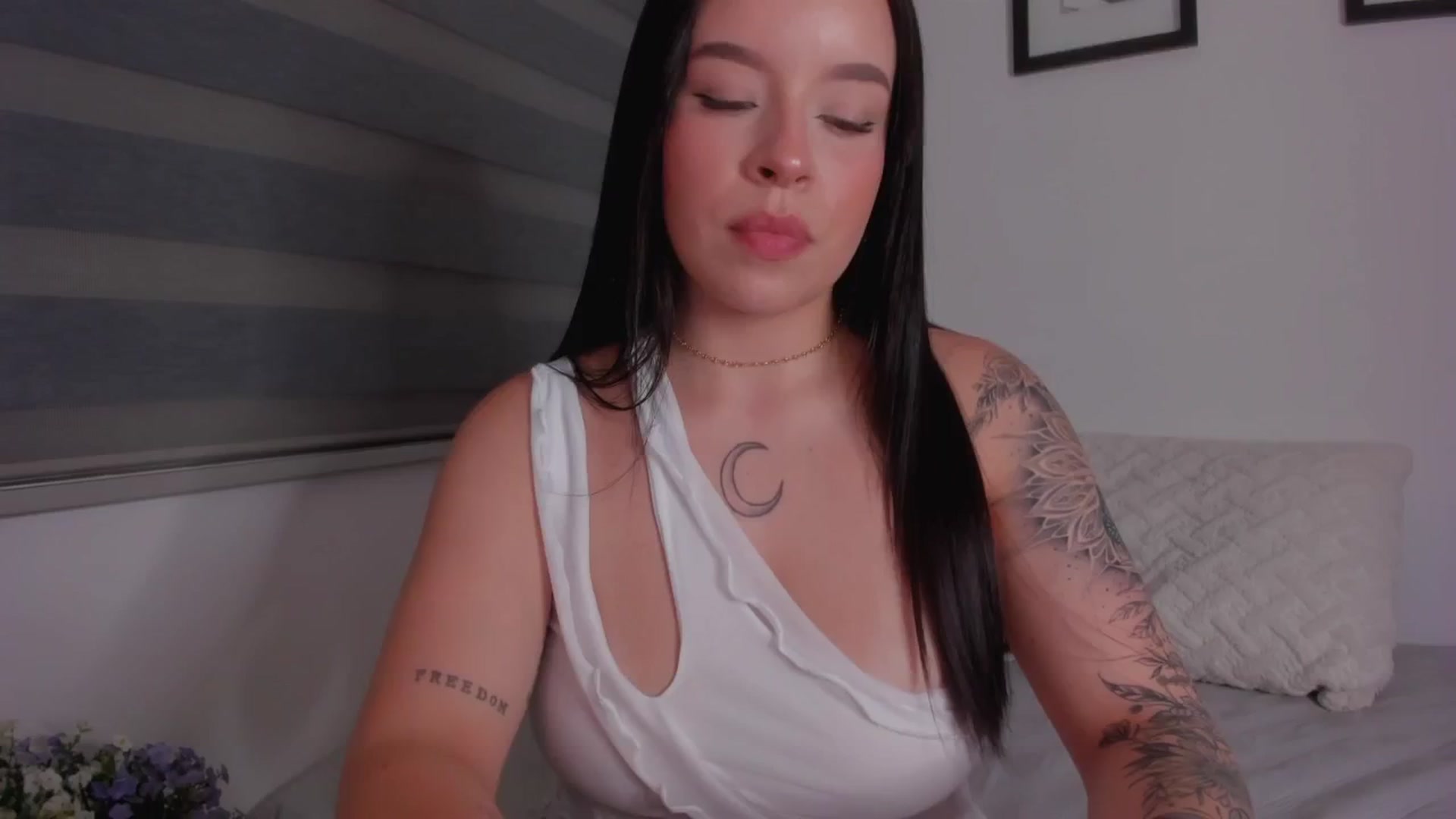 Gallery image thumbnail from Sexxygirl18x's myfreecams stream on, 08/21/2024, 03:59 image 17 of 20