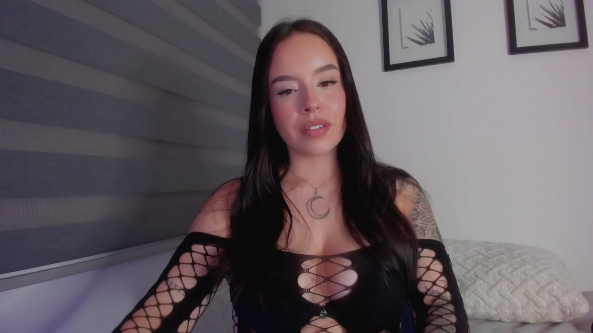 Gallery image thumbnail from Sexxygirl18x's myfreecams stream on, 08/26/2024, 02:03 image 11 of 20