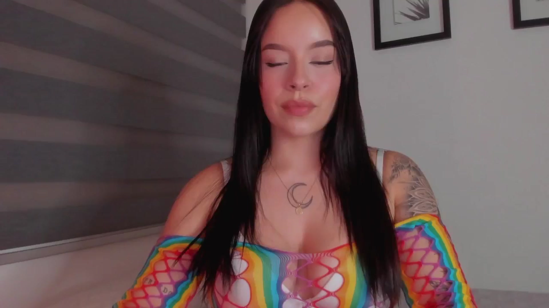 Gallery image thumbnail from Sexxygirl18x's myfreecams stream on, 08/30/2024, 23:56 image 6 of 20