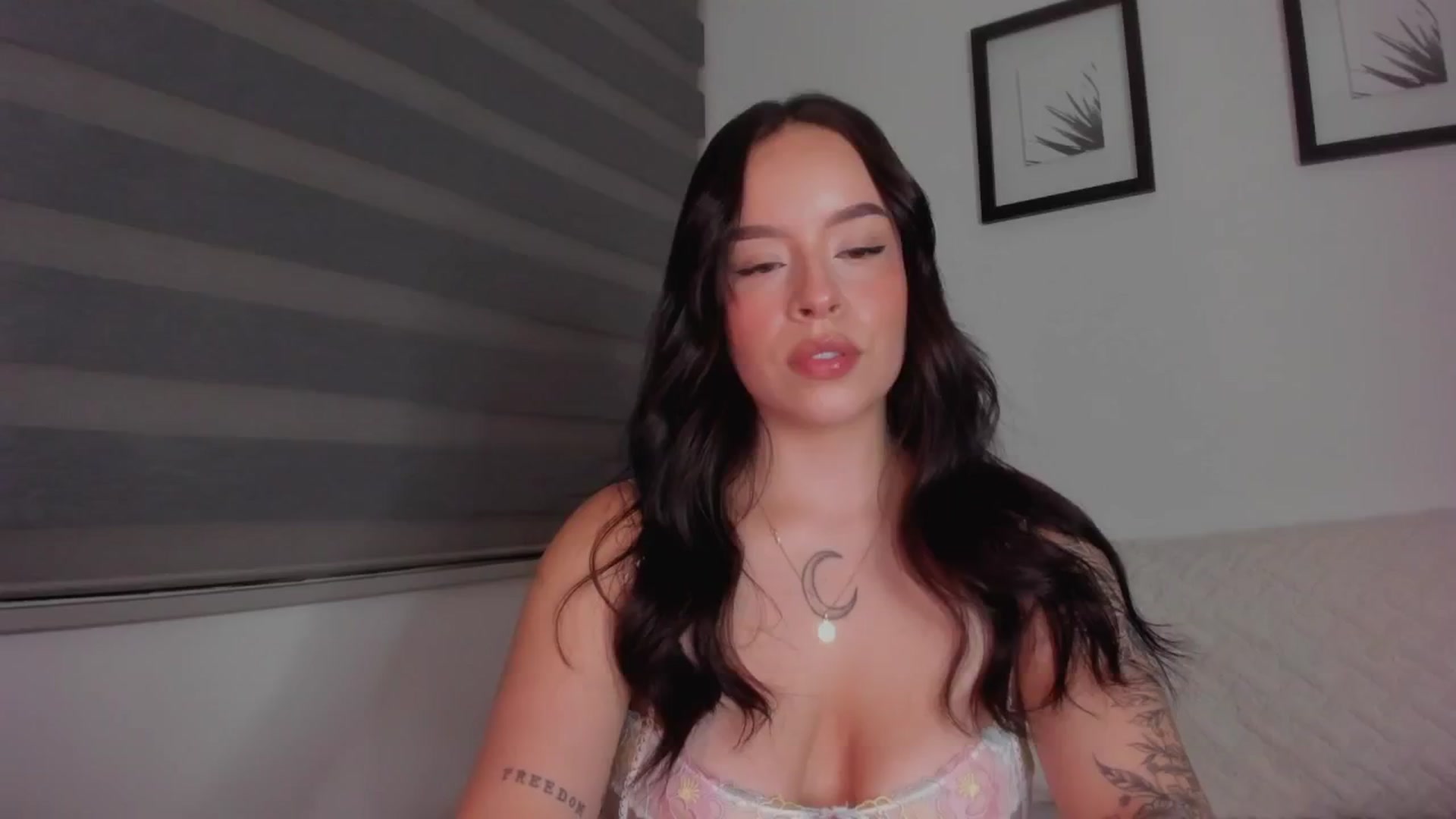 Gallery image thumbnail from Sexxygirl18x's myfreecams stream on, 09/01/2024, 02:06 image 9 of 20