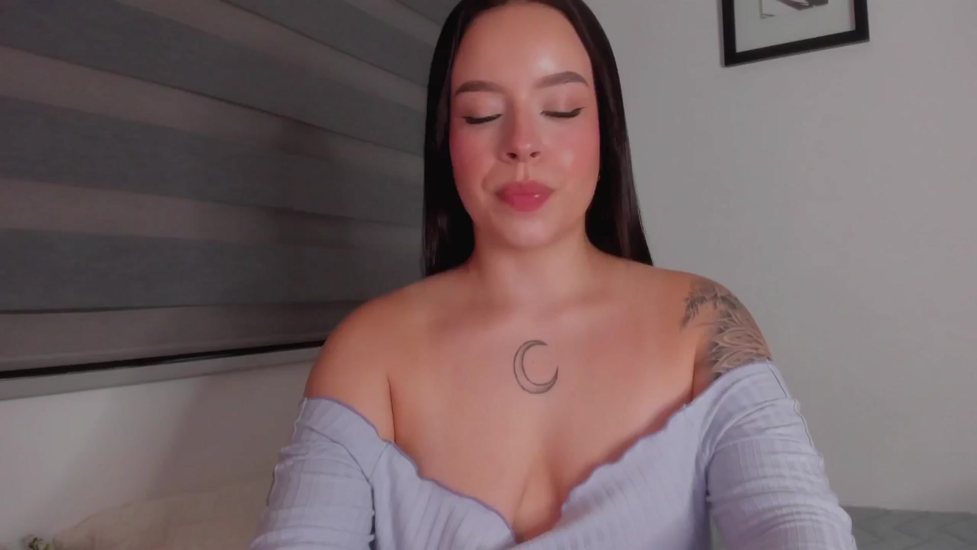 Gallery image thumbnail from Sexxygirl18x's myfreecams stream on, 09/10/2024, 01:42 image 9 of 20