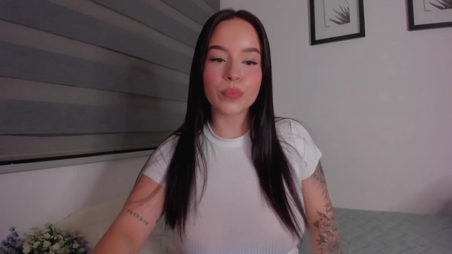 Gallery image thumbnail from Sexxygirl18x's myfreecams stream on, 09/11/2024, 01:03 image 17 of 20