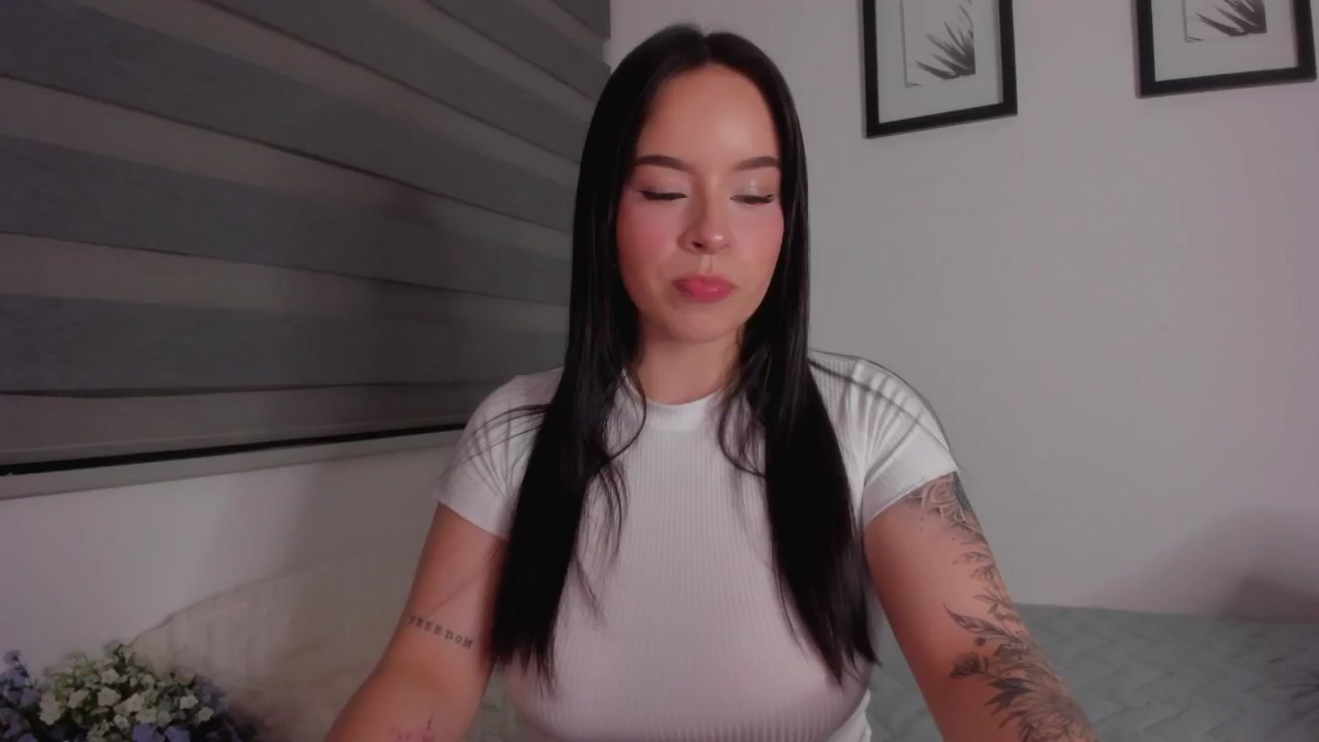Gallery image thumbnail from Sexxygirl18x's myfreecams stream on, 09/11/2024, 01:03 image 10 of 20