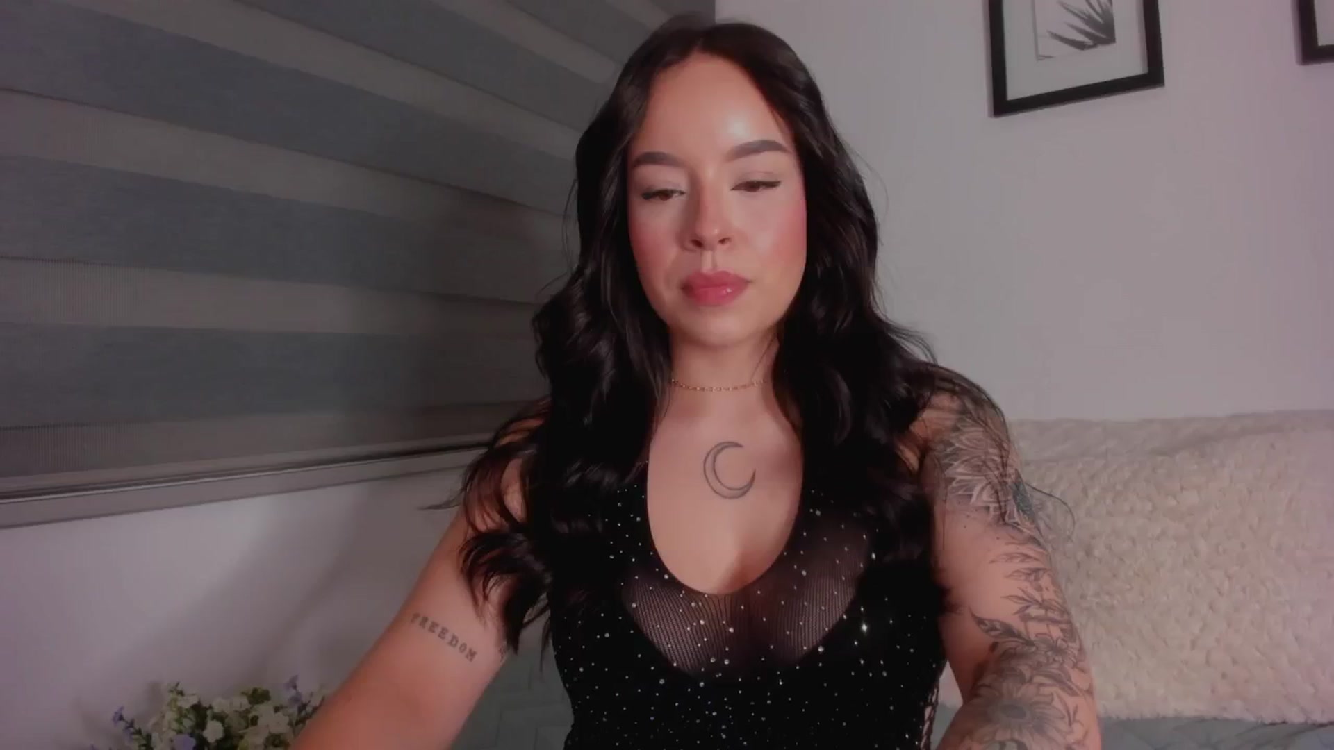 Gallery image thumbnail from Sexxygirl18x's myfreecams stream on, 09/18/2024, 24:23 image 2 of 20