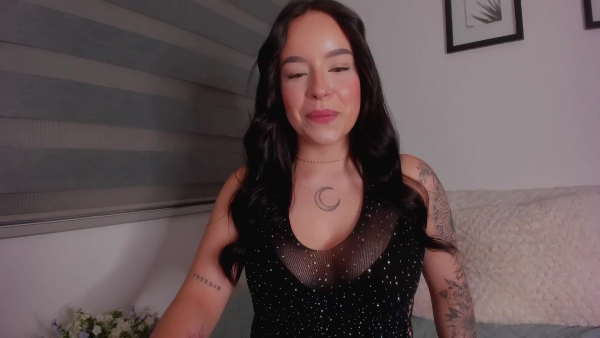 Gallery image thumbnail from Sexxygirl18x's myfreecams stream on, 09/18/2024, 24:23 image 5 of 20