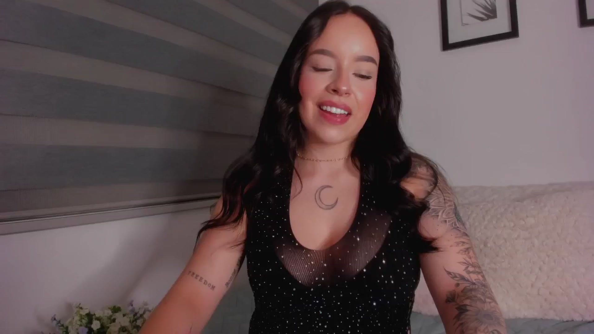 Gallery image thumbnail from Sexxygirl18x's myfreecams stream on, 09/18/2024, 24:23 image 7 of 20