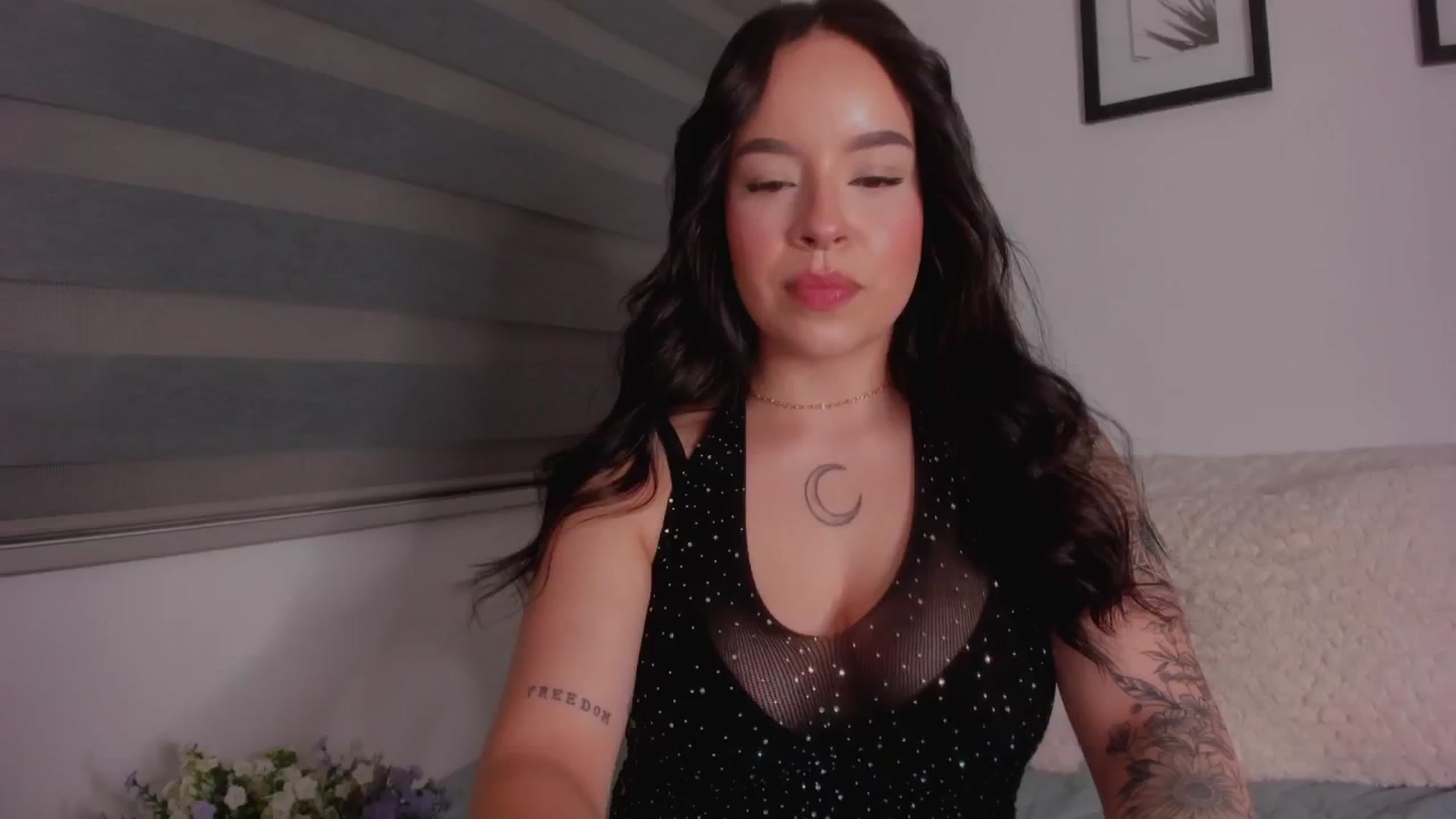 Gallery image thumbnail from Sexxygirl18x's myfreecams stream on, 09/18/2024, 24:23 image 9 of 20