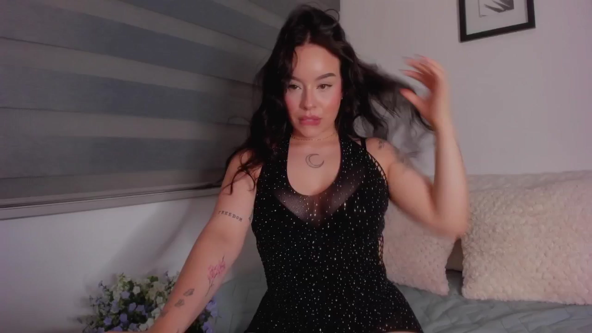 Gallery image thumbnail from Sexxygirl18x's myfreecams stream on, 09/18/2024, 24:23 image 19 of 20