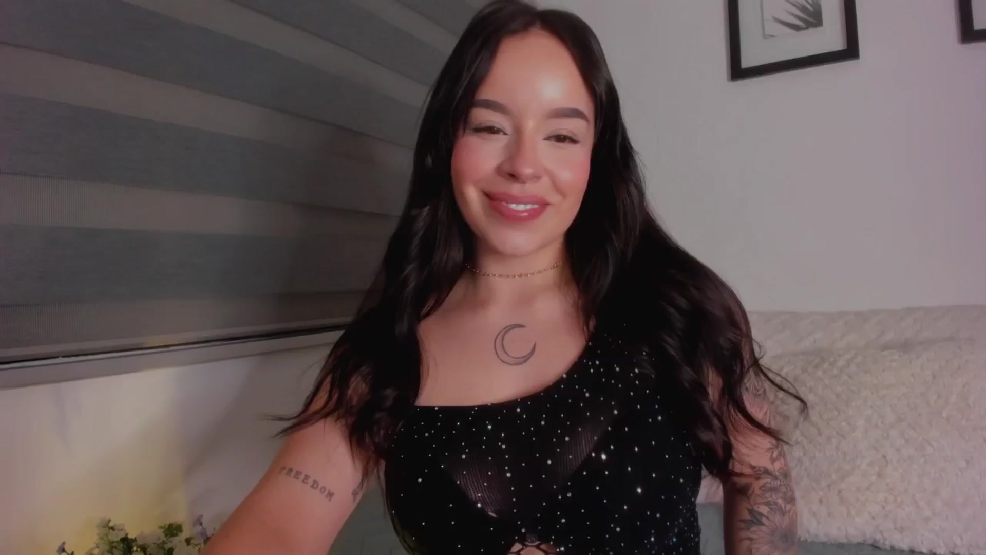 Gallery image thumbnail from Sexxygirl18x's myfreecams stream on, 09/18/2024, 05:00 image 12 of 20