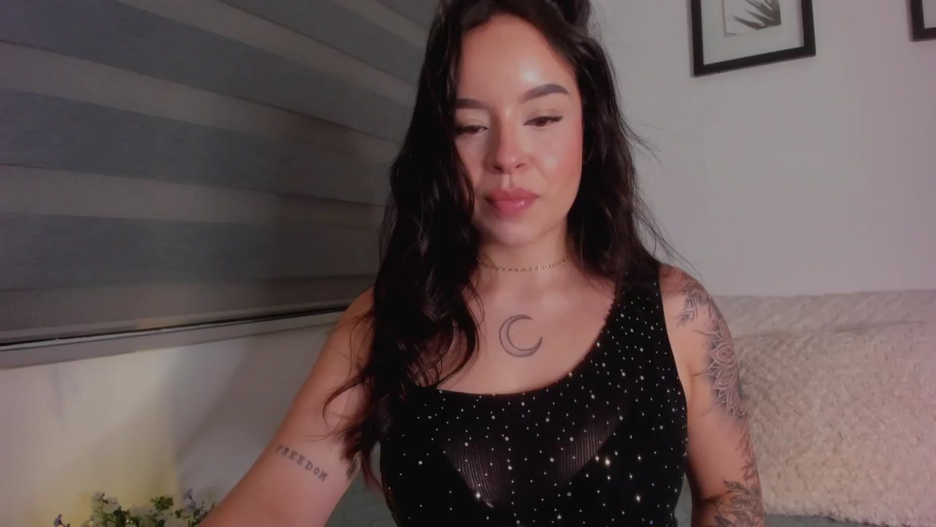 Gallery image thumbnail from Sexxygirl18x's myfreecams stream on, 09/18/2024, 05:00 image 8 of 20