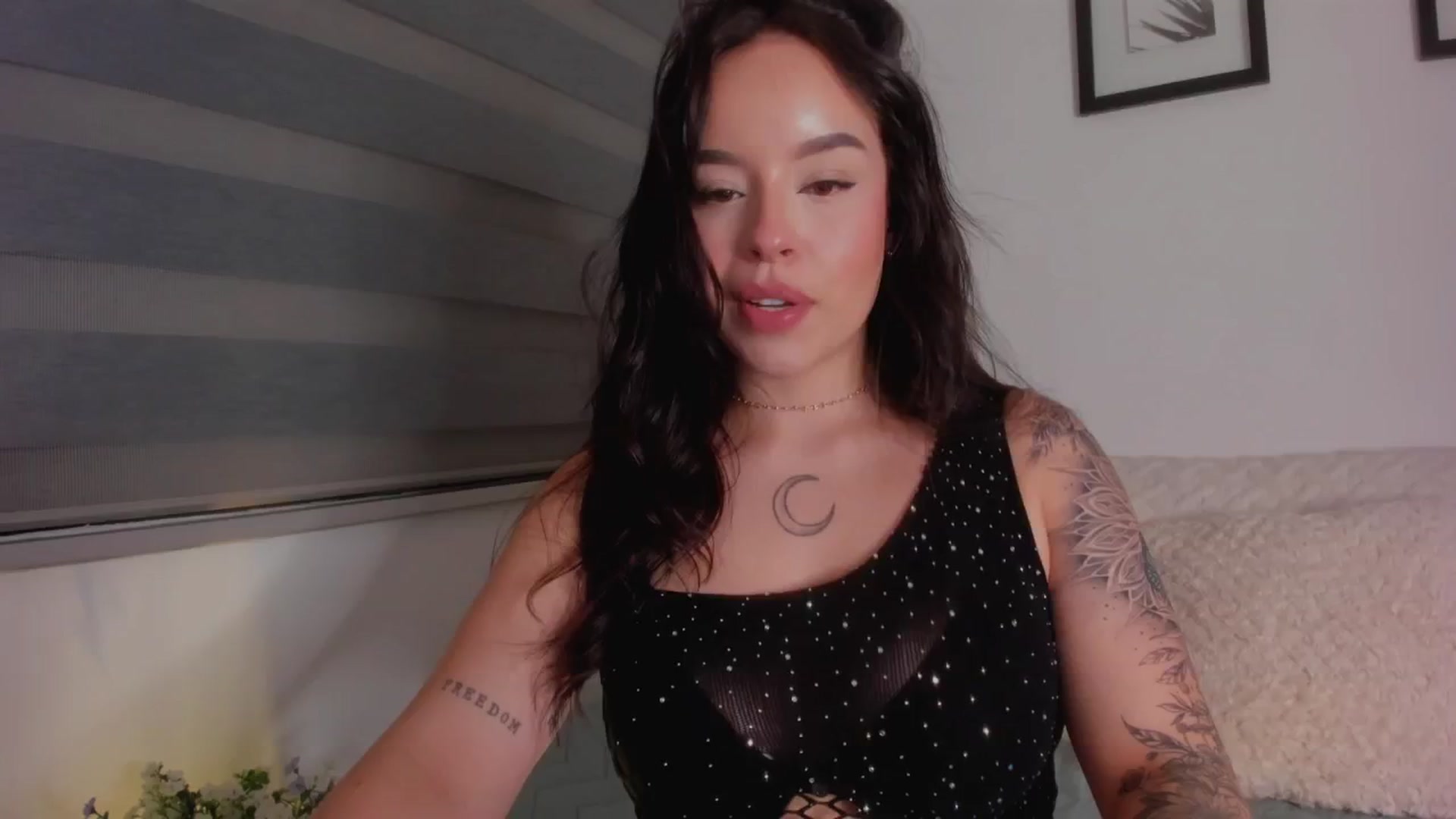 Gallery image thumbnail from Sexxygirl18x's myfreecams stream on, 09/18/2024, 05:00 image 6 of 20